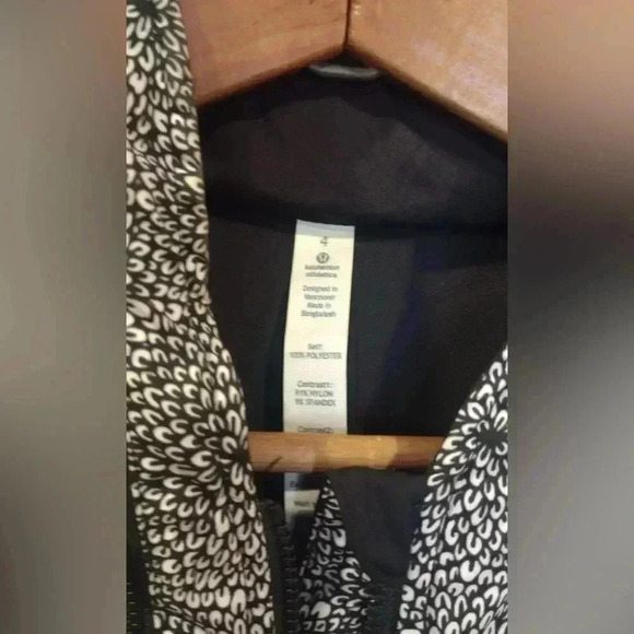 Lululemon Spring Forward Jacket
Plush Petal Black Ghost / Black 4 - Picture 13 of 14